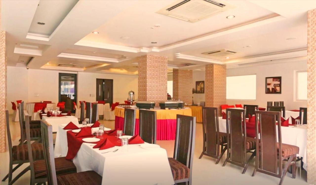 Genx Le Crescent Ghaziabad Hotel Exterior photo